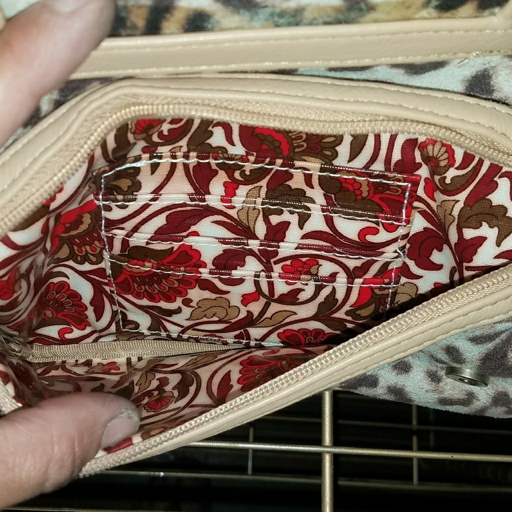 Snow Leopard Purse - Picture 4 of 4