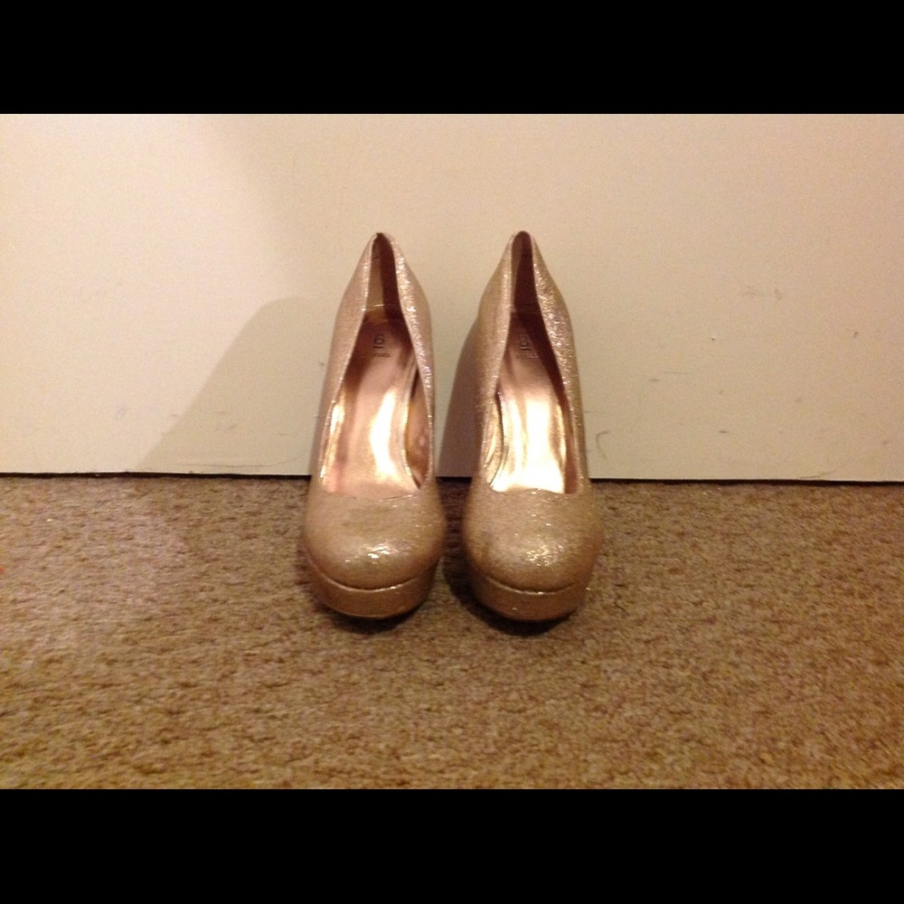 Bakers gold pumps