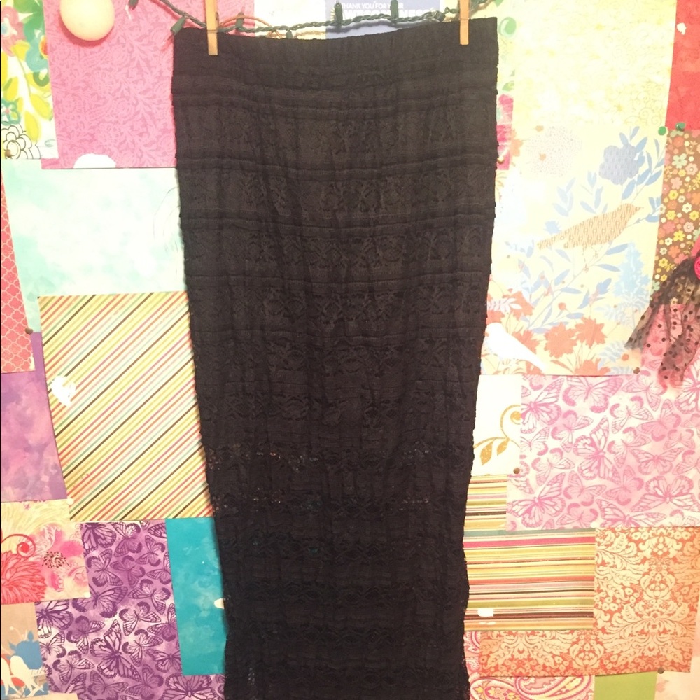 Lacey Black maxi skirt with slit