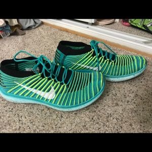 Super Comfy Nikes! Barely Worn LIKE NEW