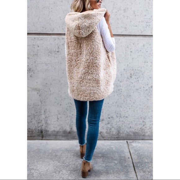 Adorable Sherpa style hooded vest - Picture 4 of 7