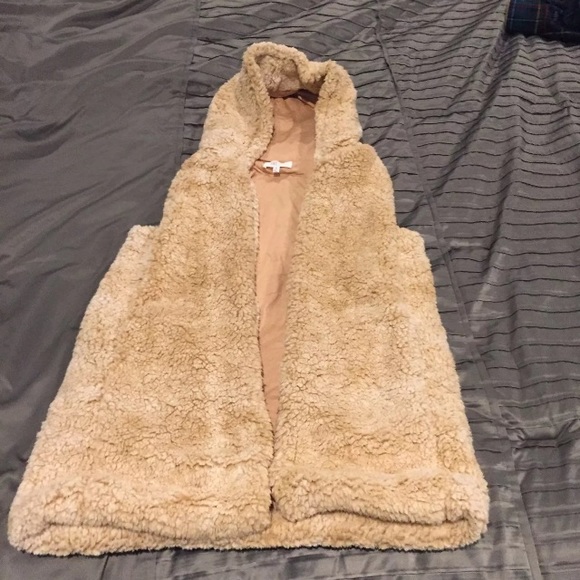 Adorable Sherpa style hooded vest - Picture 7 of 7