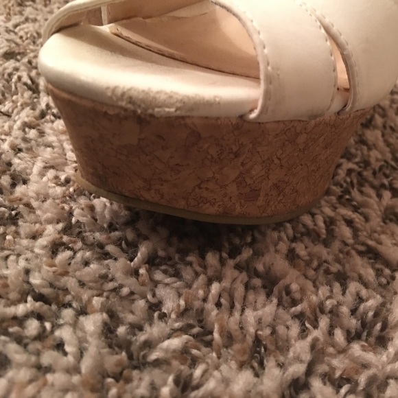 White heels - Picture 2 of 4