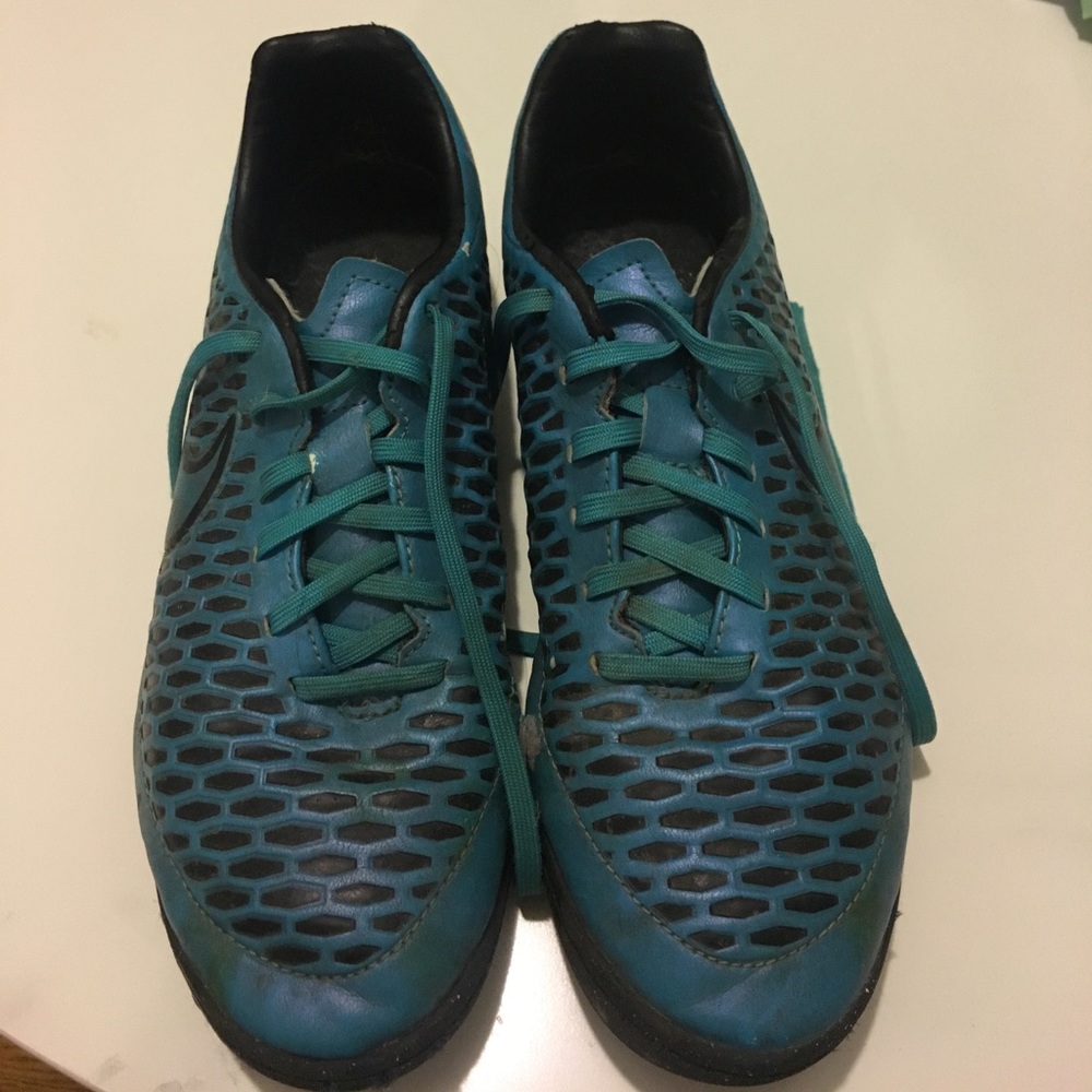 Nike Magista indoor turf soccer shoes