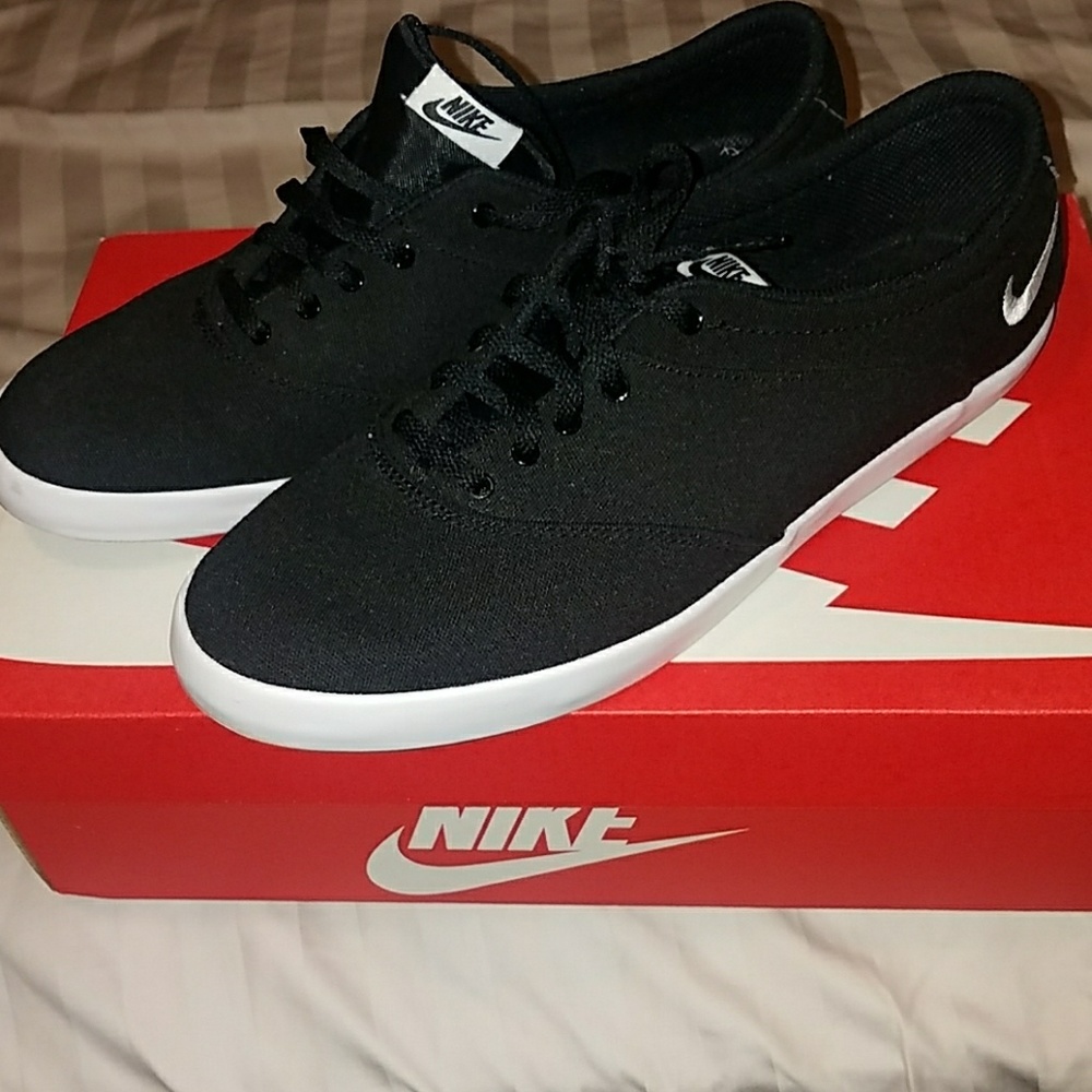 FLASH SALE Nike Canvas Shoes