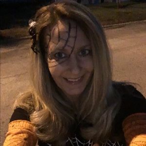 Meet your Posher, Angela