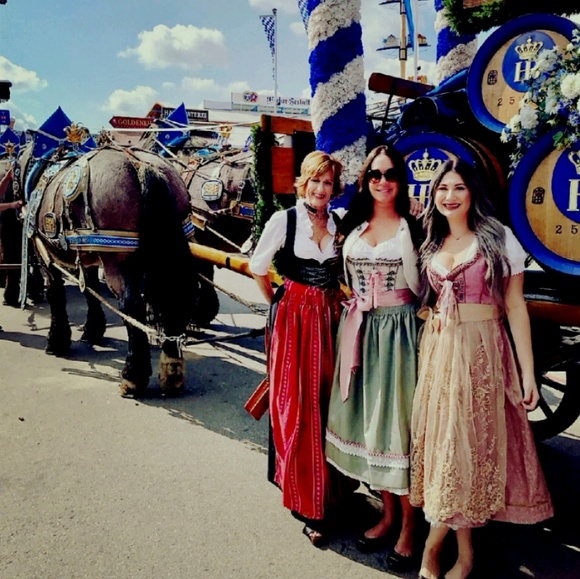 Meet your Posher, Liz - Picture 1 of 1