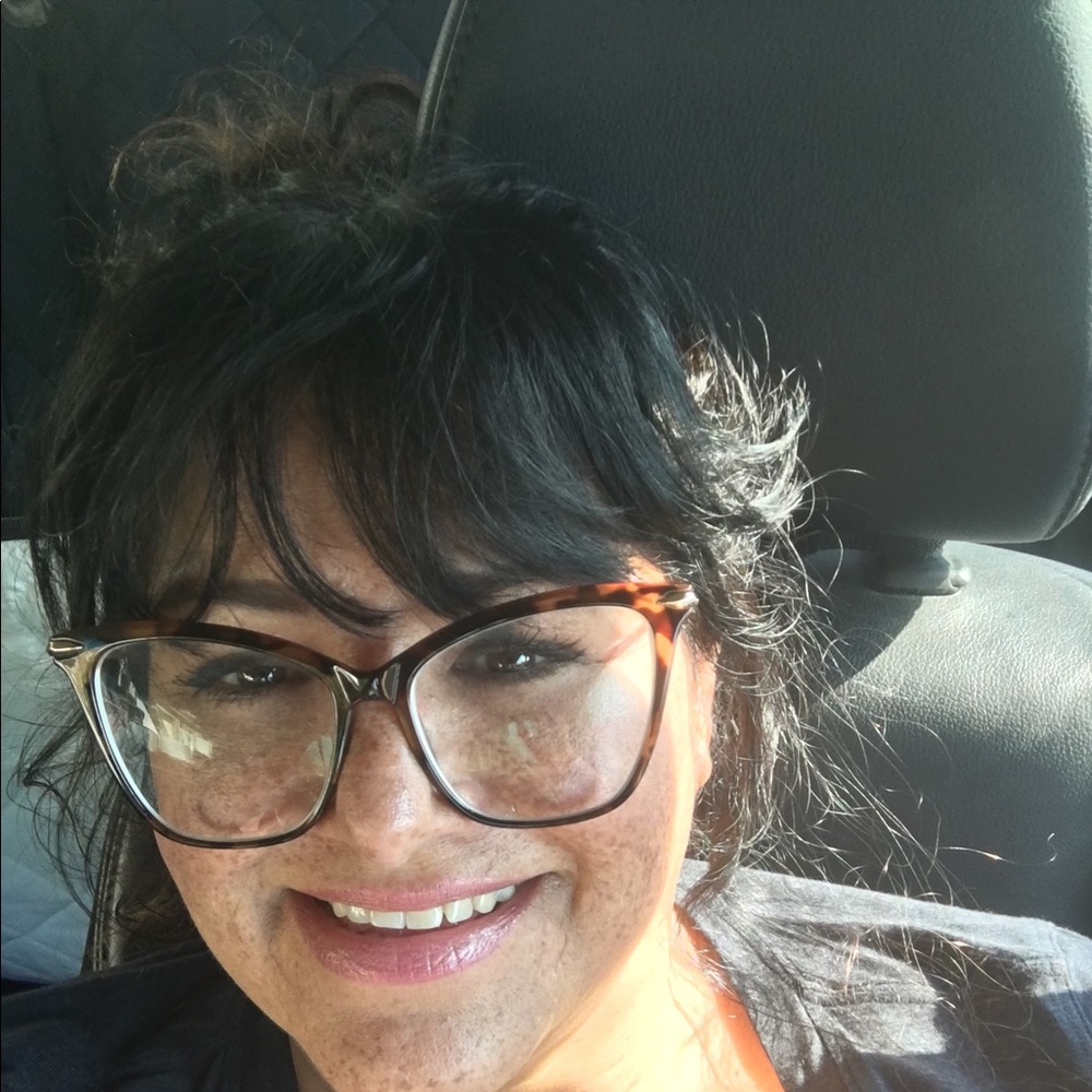 Meet your Posher, Elizabeth