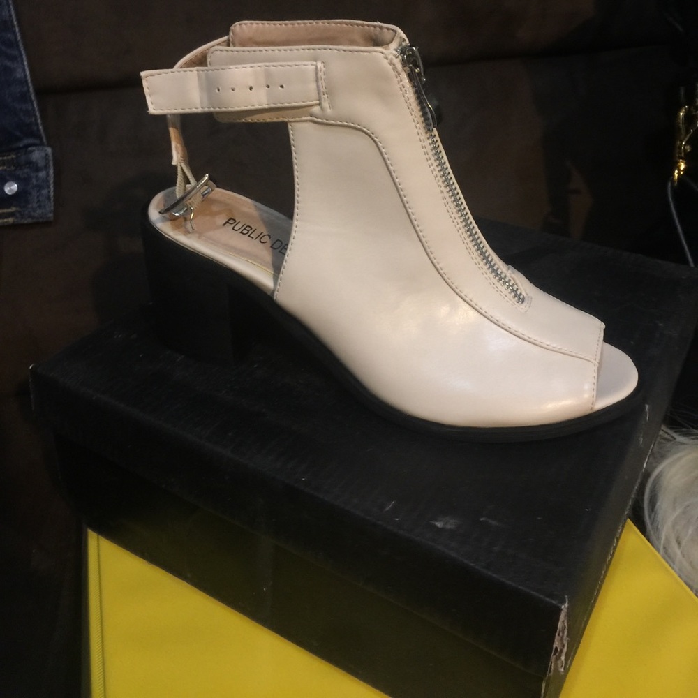 super comfy sandal (heel)