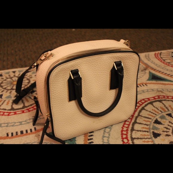 Barely Used Kate Spade Purse - Picture 2 of 8