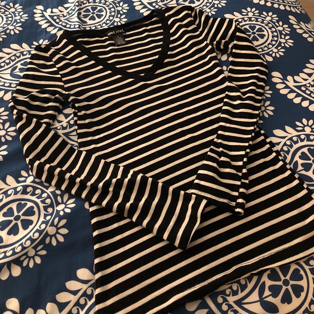 Long sleeve v-neck