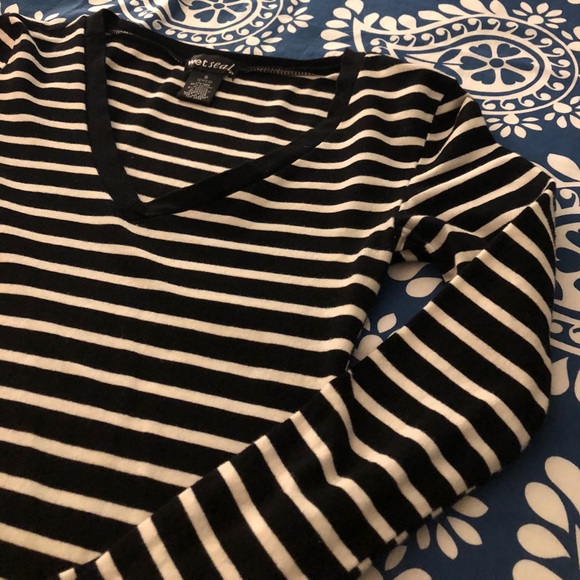 Long sleeve v-neck - Picture 3 of 3