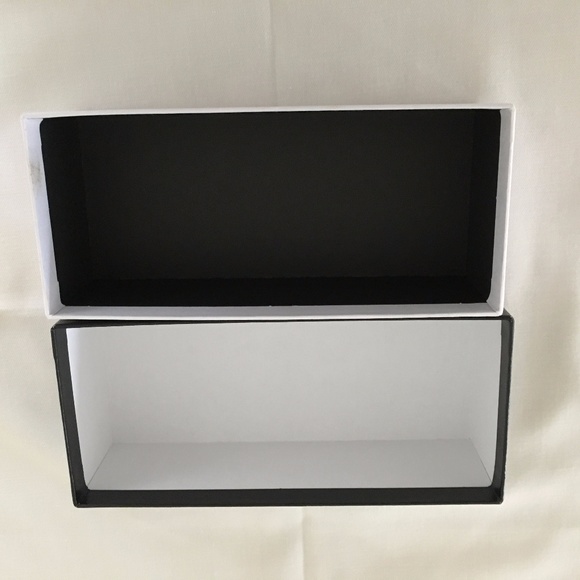 Chanel - Picture 2 of 3