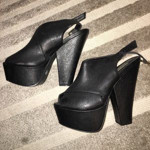 Black Steve Madden chunky wedged heels size 7
