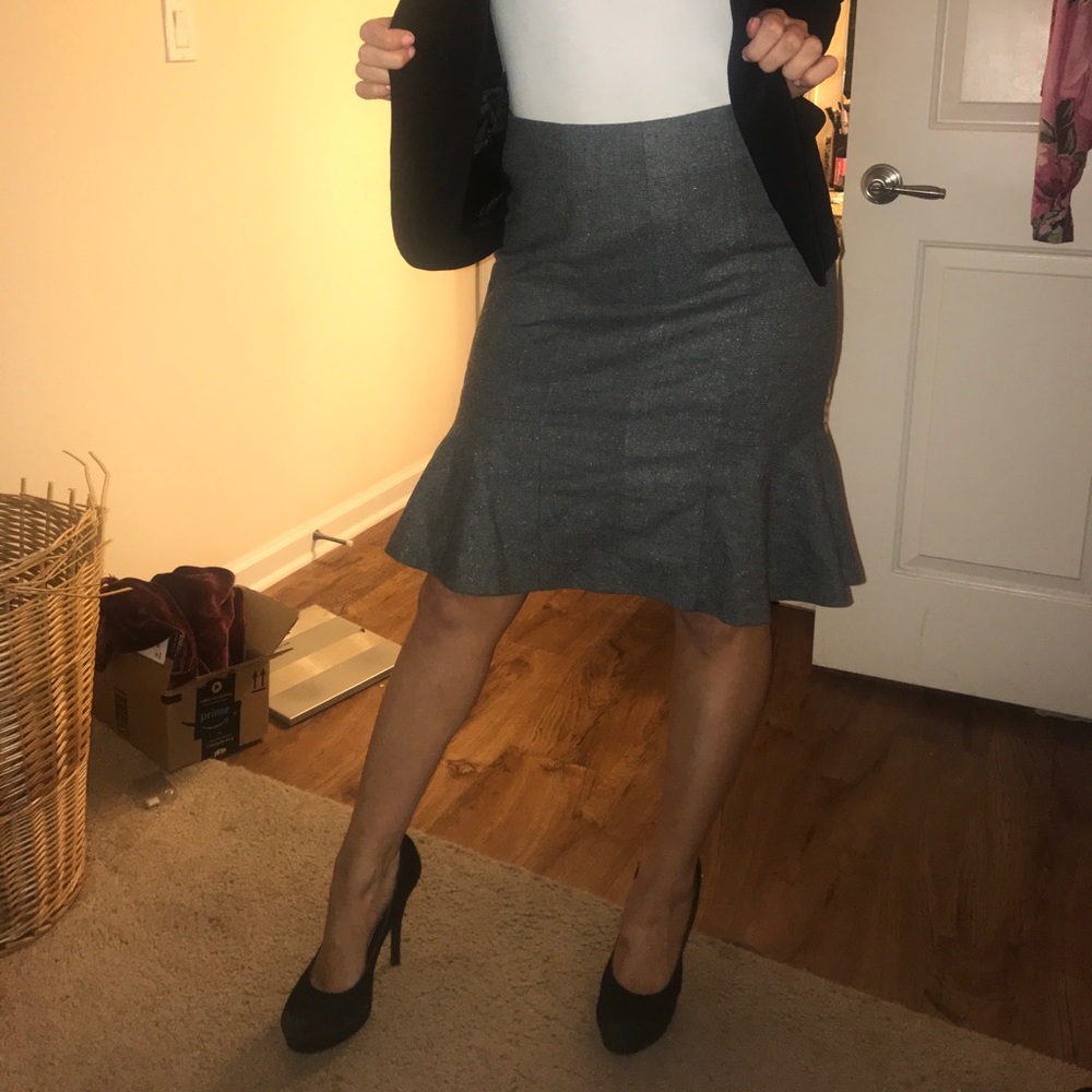 Banana republic knee length pencil skirt - Grey