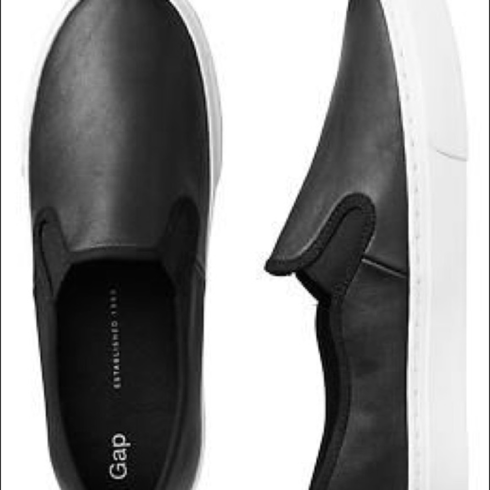 Gap women’s slip on sneakers