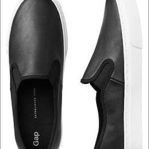 Gap women’s slip on sneakers