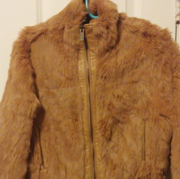 Ladies fur SALE!!🗣🤩🥳 - Picture 1 of 3