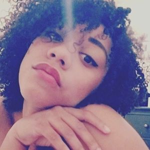 Meet your Posher, Monique