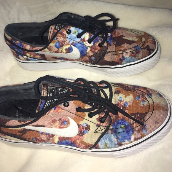 Nike Shoes - Nike Janoski