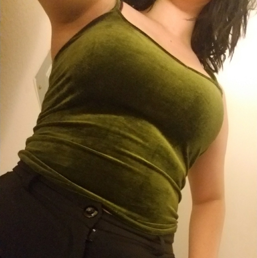 🍃SOLD🍃Olive Green Velvet 90s tank crop top