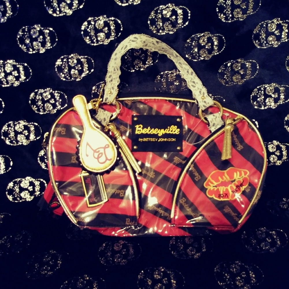 🌟SOLD🌟💄NWOT💄Betseyville Make-Up Bag
