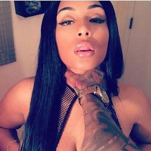 Meet your Posher, Tee