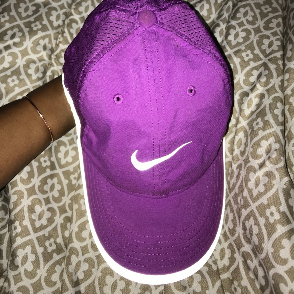 Nike Women's Featherlight Cap