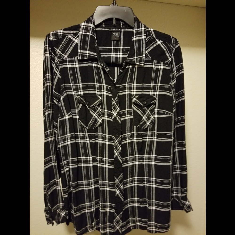 Torrid size 1 button up shirt