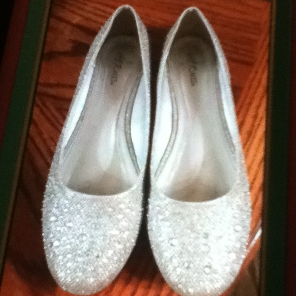 Women's silver glittery flats