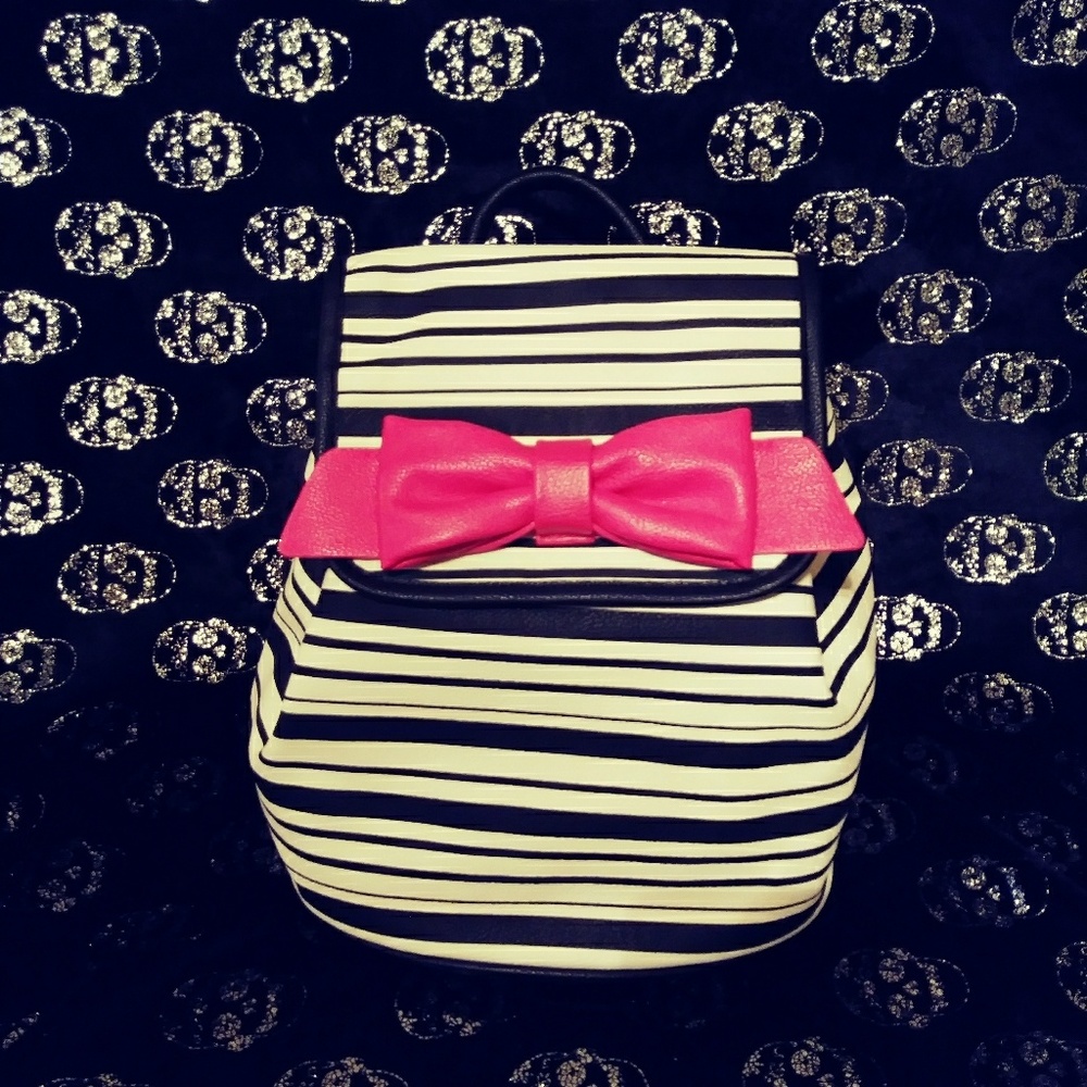 🌟SOLD🌟*NWT* Betsey Johnson Purse