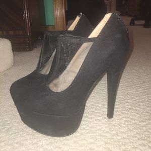 Size 6 black heels