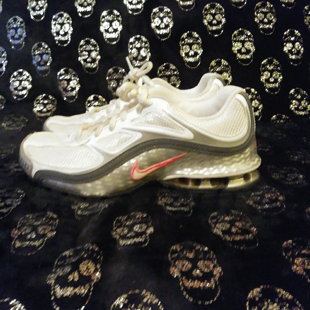 *EUC* Nike Reax