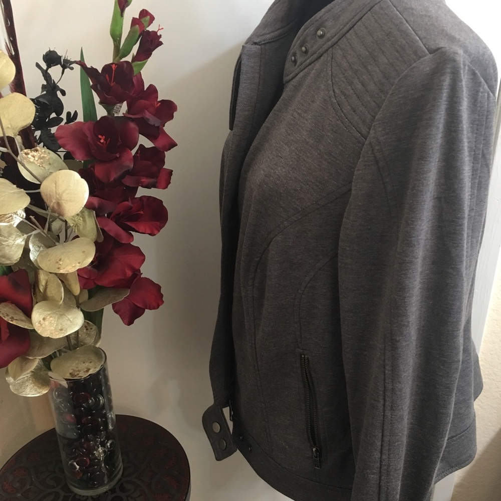 💜Zip up jacket💜 - Picture 2 of 6
