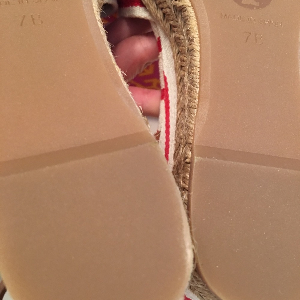Tory Burch wedge sandal/size 7 - Picture 4 of 5