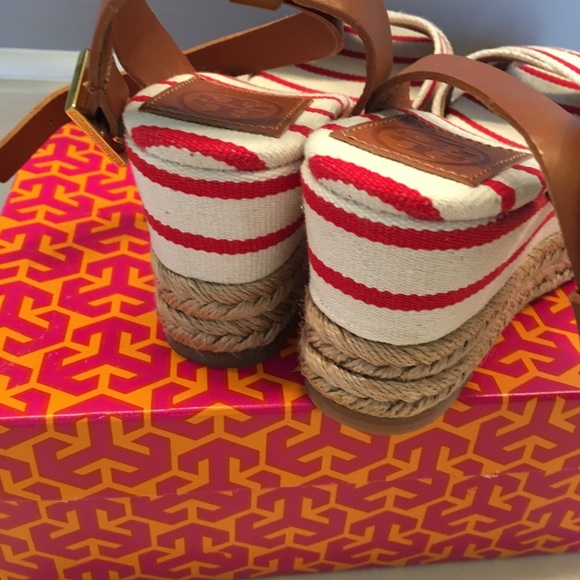 Tory Burch wedge sandal/size 7 - Picture 2 of 5