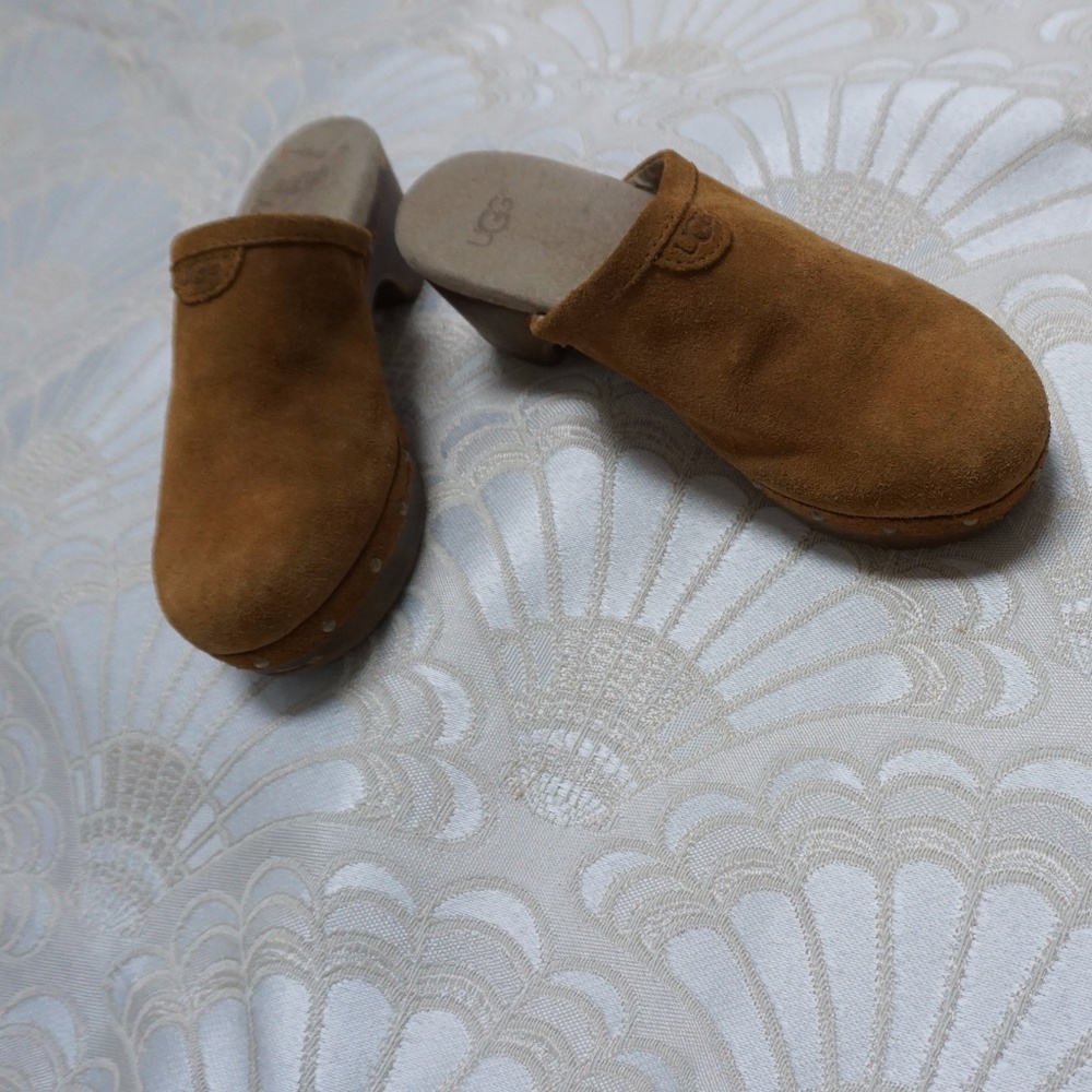 CLOSING CLOSET 🆘 UGG Australia | Evie Clogs