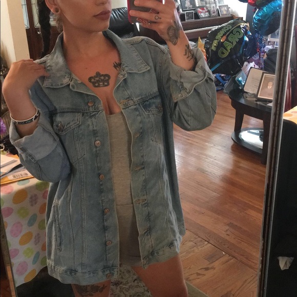 F21 Light wash denim jacket (oversized) - Picture 1 of 2