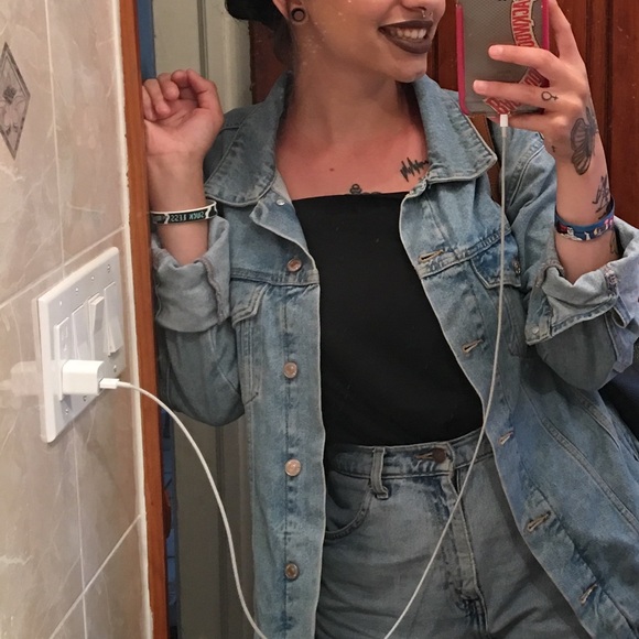 F21 Light wash denim jacket (oversized) - Picture 2 of 2