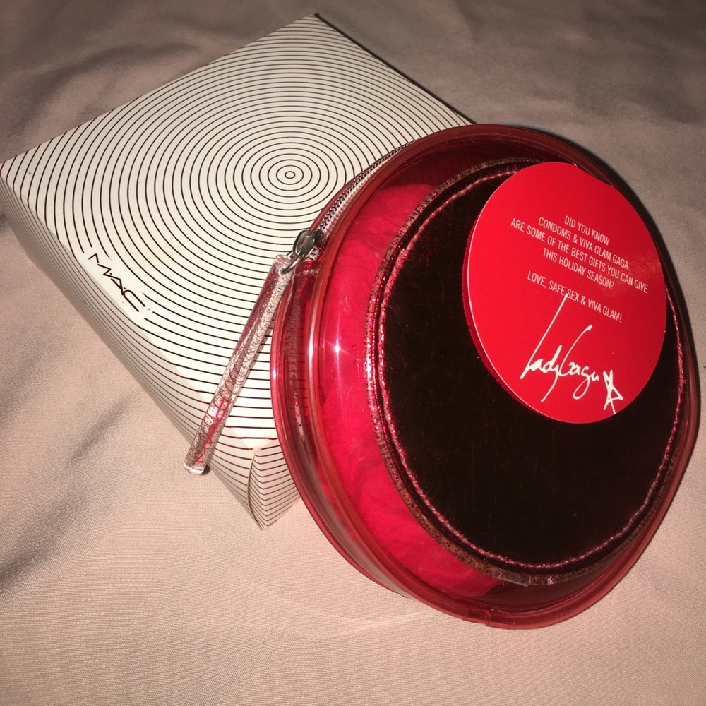 MAC Lady Gaga (Viva Glam Melt your Heart Lip Bag)