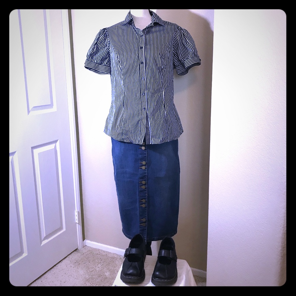 Heart Soul black white stripped button up top