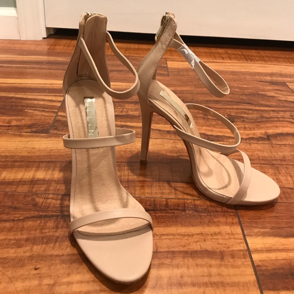 NWT BiLLiNi Nude 3 strap Delta Heel SIZE 7