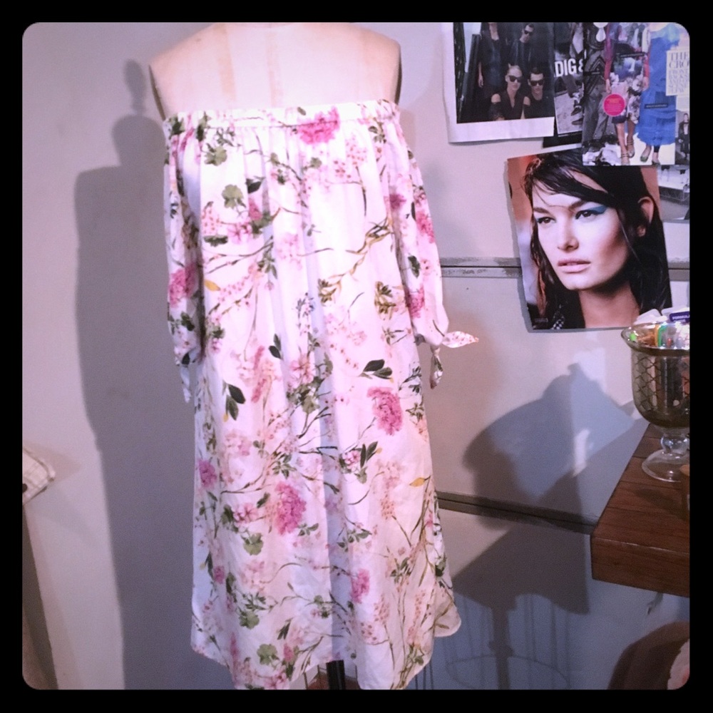 Winter flower off Shoulder Midi Dress!! 😍💕