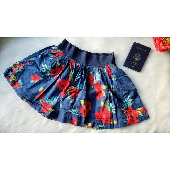 Hollister Dresses & Skirts - 🌺🍃Hollister Floral Print Mini Skirt