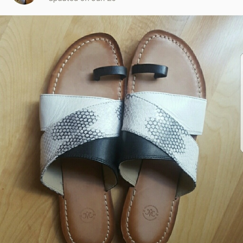 Johnston Murphy toe ring  sandal