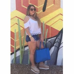 Meet your Posher, Laura