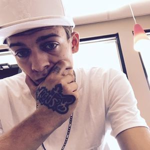 Meet your Posher, Dylon