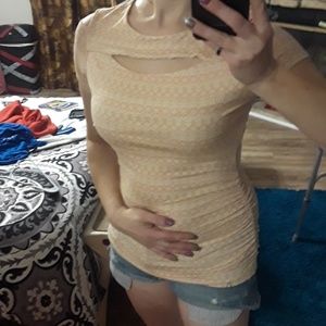 Candies cold-shoulder shirt