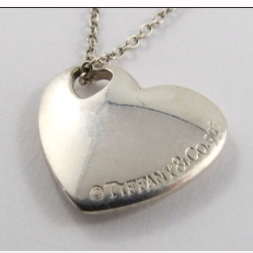 TIFFANY &CO antique Heart Pendant 16"