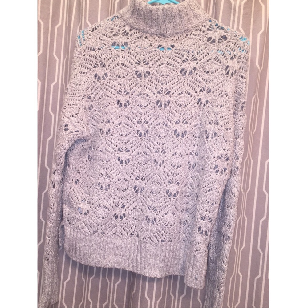 OFFERS!! American Eagle Long Sleeve Sweater
